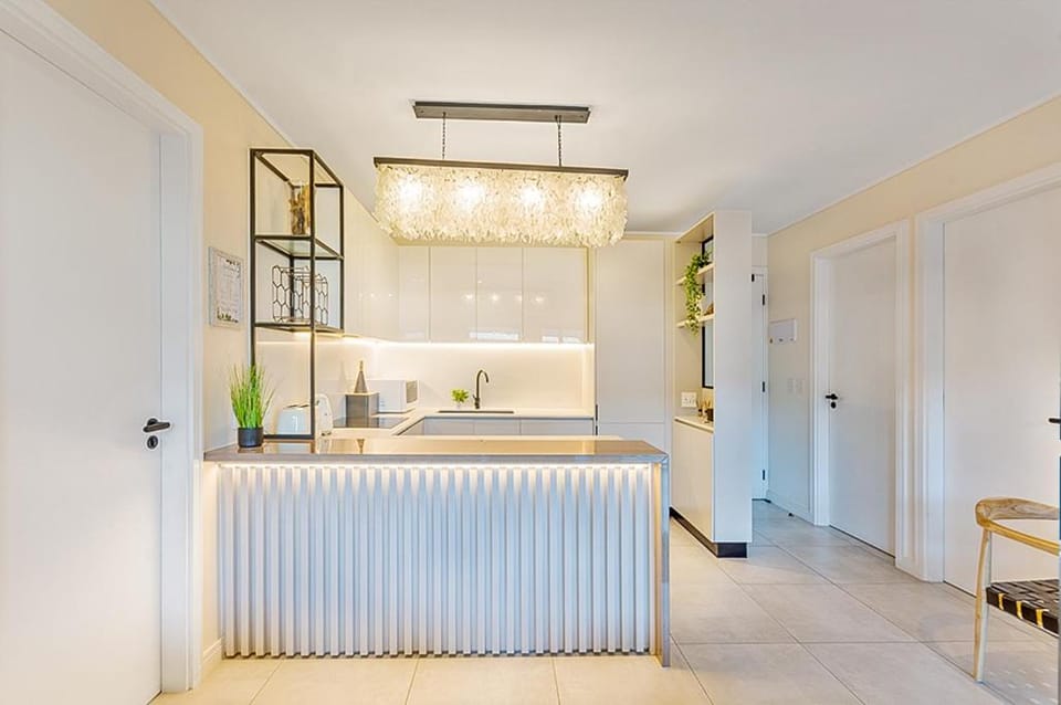 Hyde Park Sandton Luxury 2BR Top Floor Apartment in Sandton