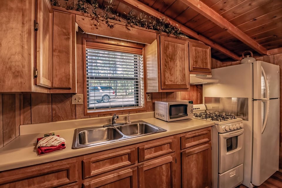 Knotty Pine: A Cute Ruidoso Classic with a Private Hot Tub! House in Ruidoso