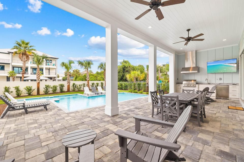 Sandtrap Escape House in Miramar Beach