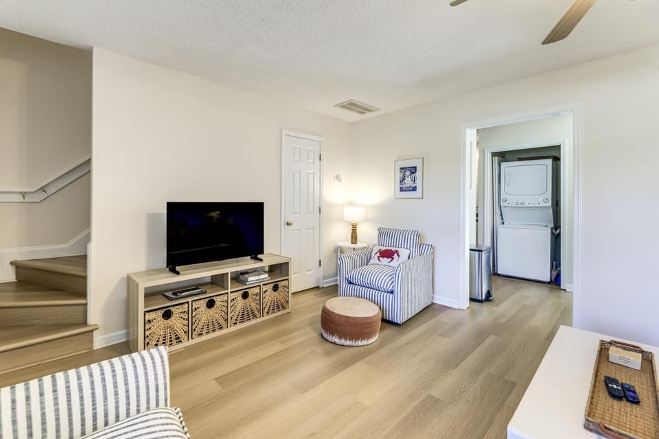 Well-Equipped Emerald Isle Townhome: Pets Welcome! House in Emerald Isle