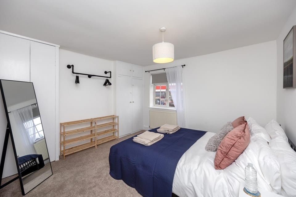 Bed, Bedroom, towels, wardrobe