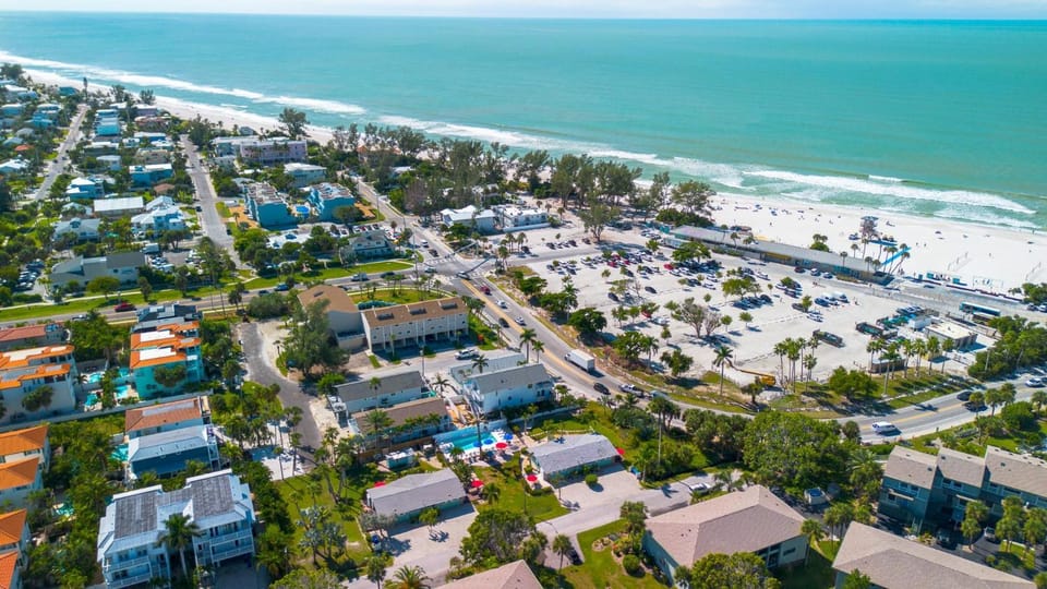 MI Happy Place Sea Turtle 4 House in Holmes Beach
