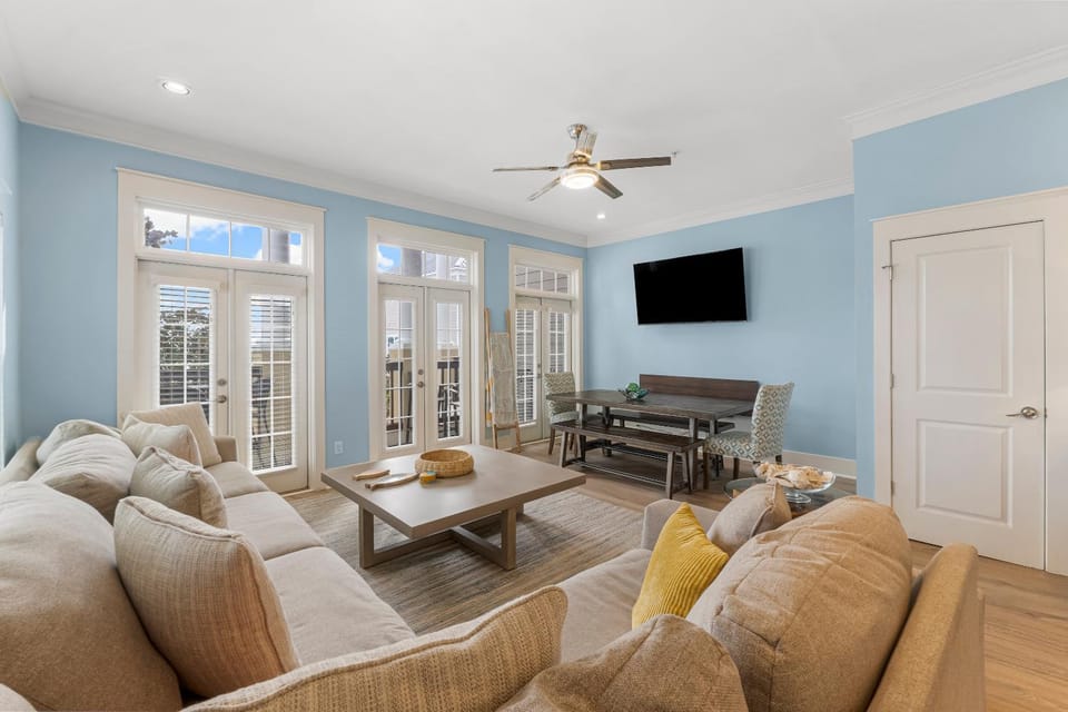 TV and multimedia, Balcony/Terrace, Living room, Seating area, Dining area, fireplace