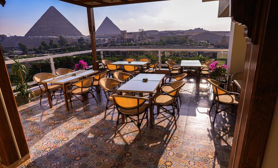 Restaurant/places to eat, Natural landscape, View (from property/room), Balcony/Terrace, Seating area