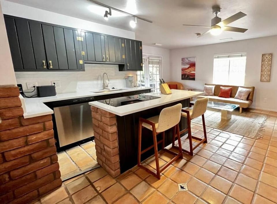 Quaint 1 bedroom Unit with Hottub in Uptown Sedona House in Sedona