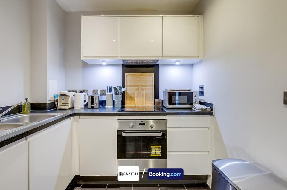 Coffee/tea facilities, Kitchen or kitchenette, dishwasher, oven, stove, toaster