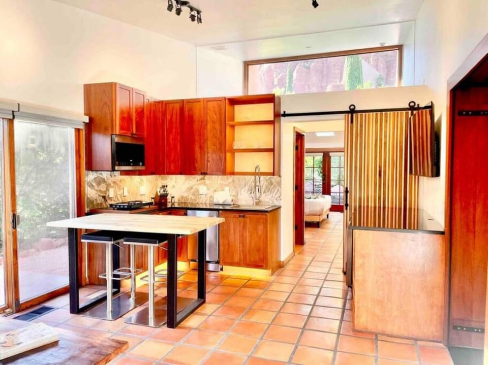 Guest Suite With Up Close Chapel and Red Rock Views Apartment in Sedona