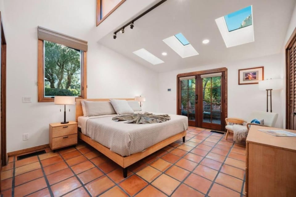 Guest Suite With Up Close Chapel and Red Rock Views Apartment in Sedona
