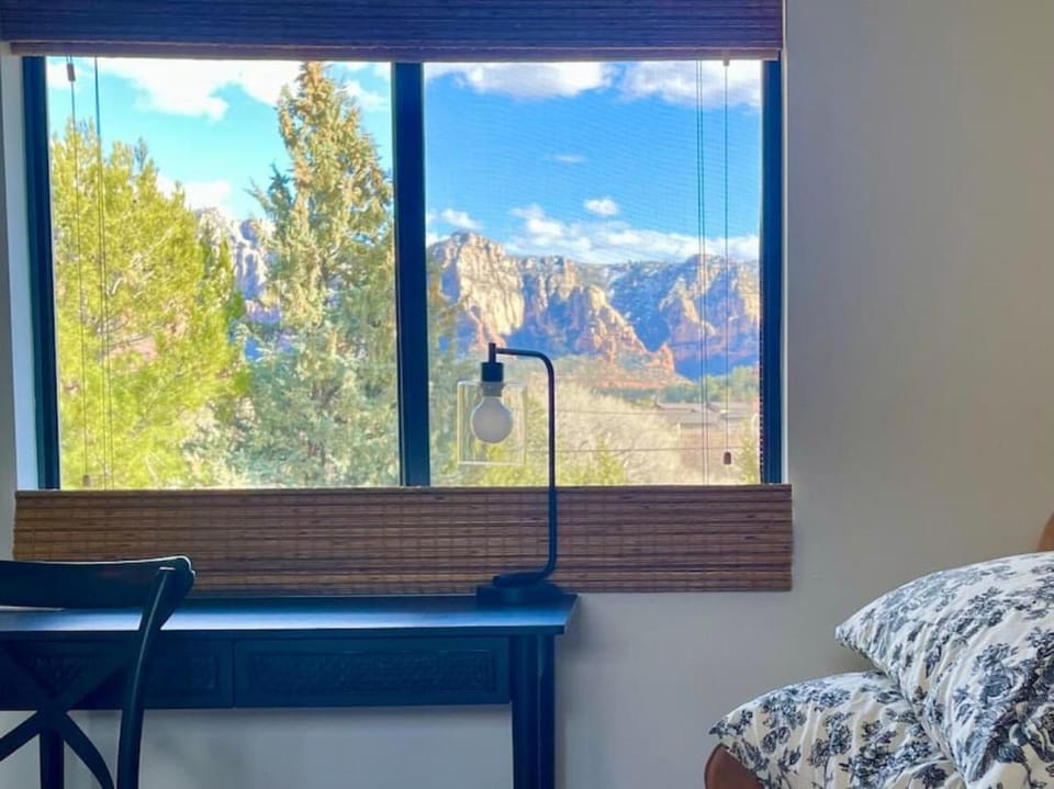 Upscale Uptown retreat home with HotTub and Views House in Sedona