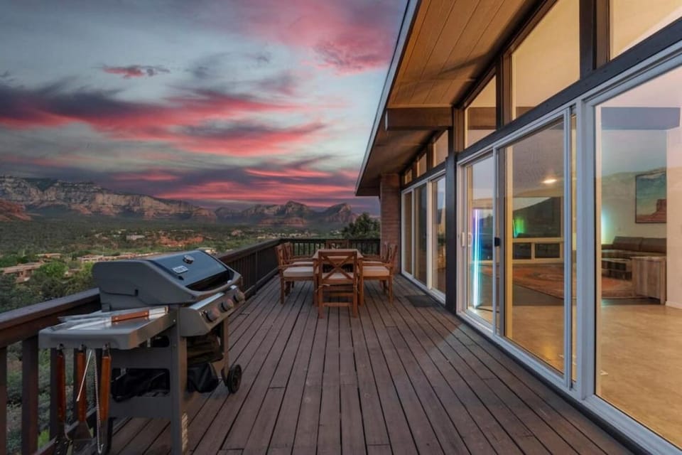 Luxury Uptown home with Views and Hot Tub House in Sedona