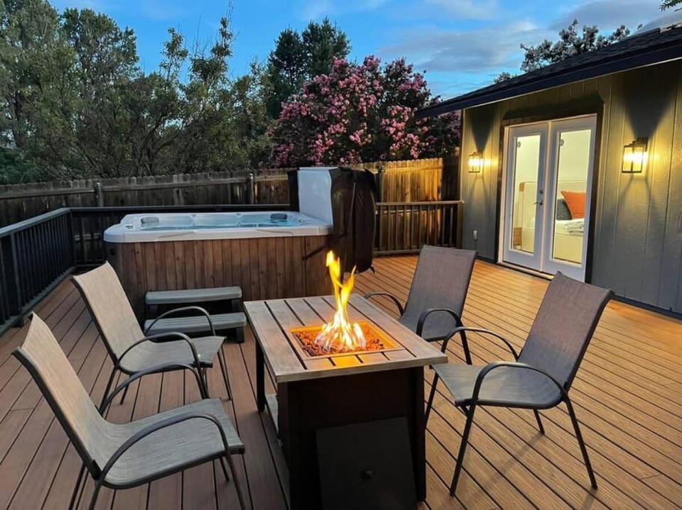 Uptown Vacation Villa at The OZ with Hot tub and Views House in Sedona