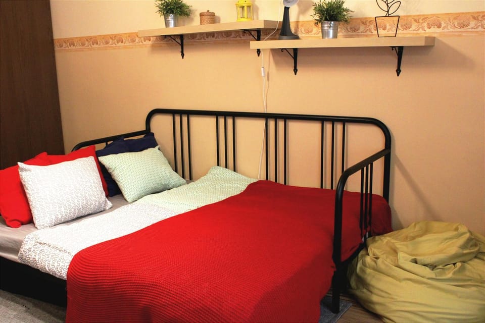 Bed, Living room