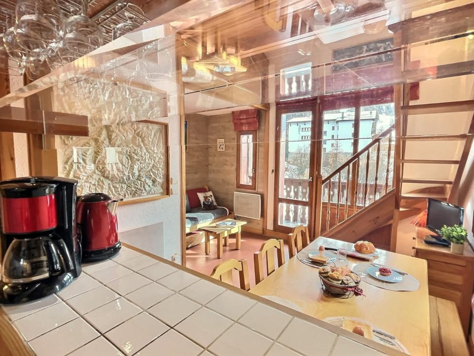 Résidence Verdets Ii - Charmant studio/mezzanine pour 4 personnes à Val d'Isère à 250m du centre du village et 400m des pistes MAE-2844 Apartment in Val dIsere