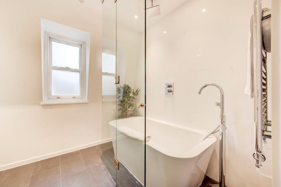Bathroom, Bath, towels