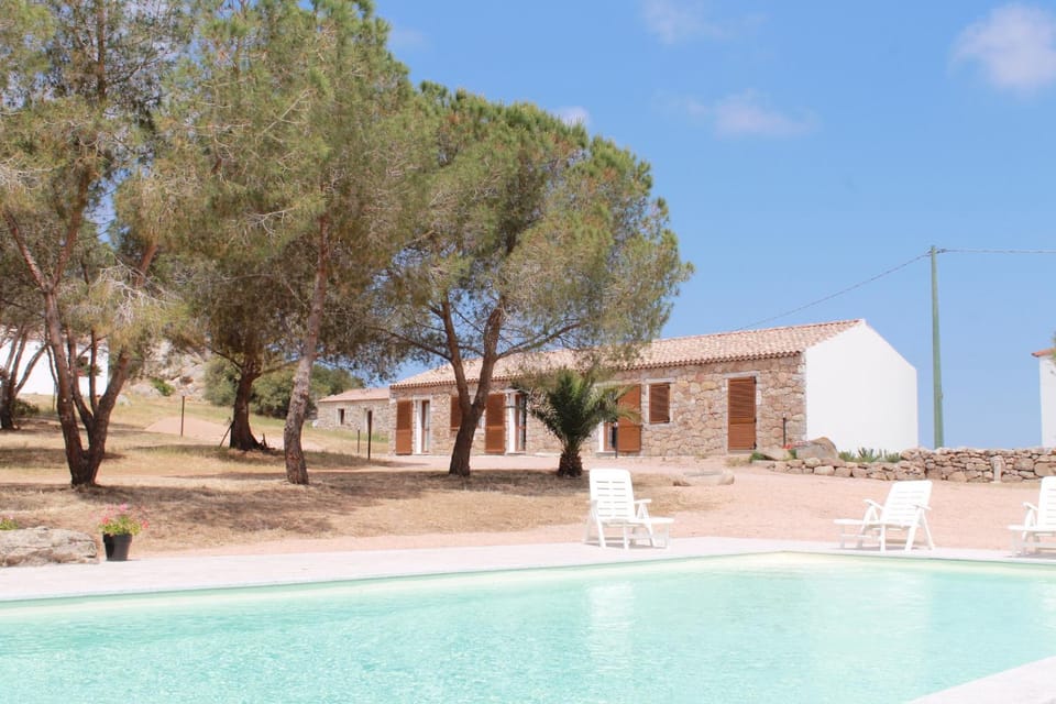 Property building, Day, Swimming pool