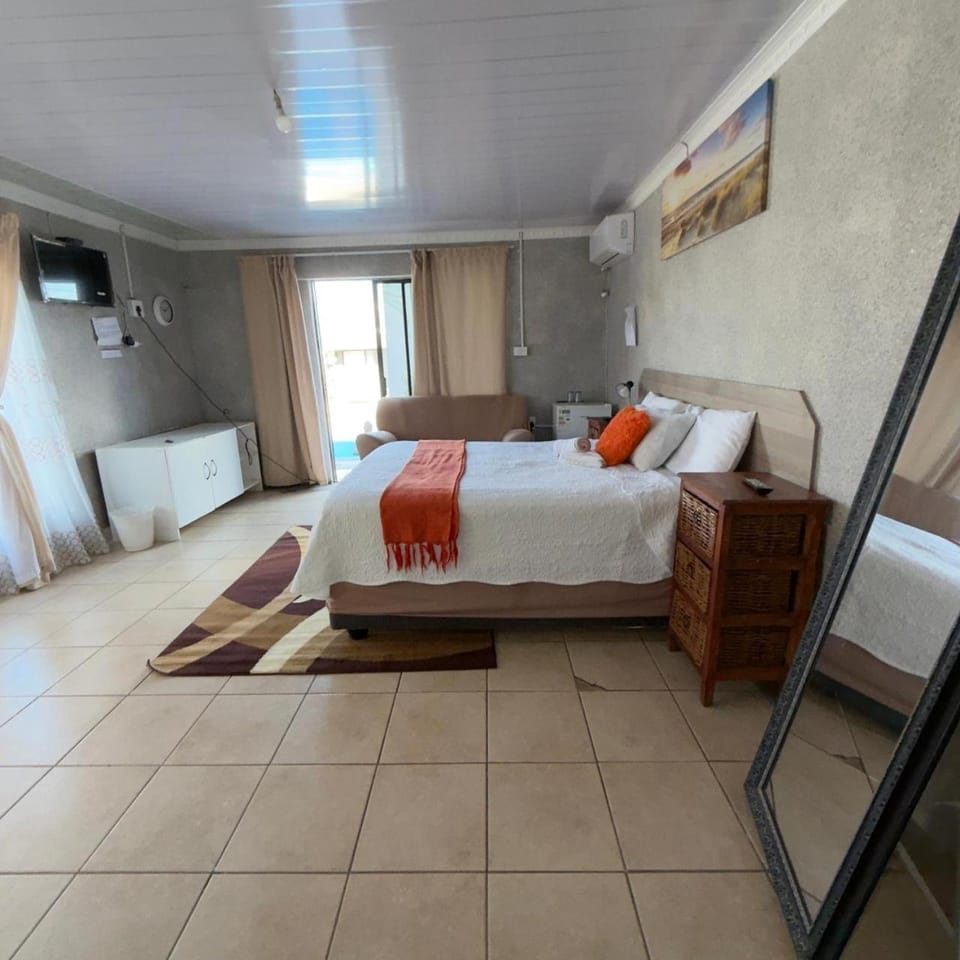 Bed, Photo of the whole room, air conditioner