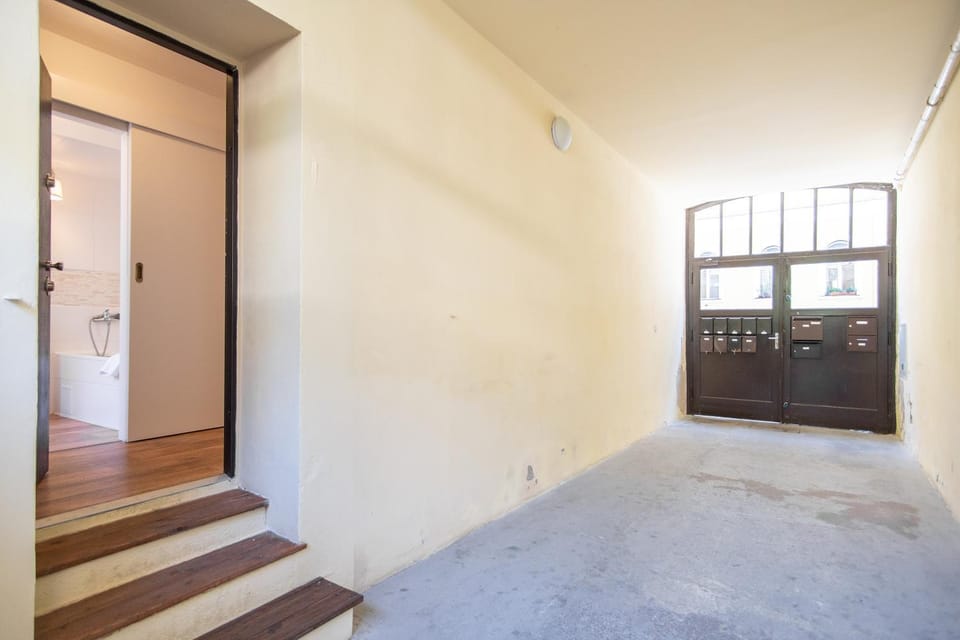 Nice room with double bed in zizkov - shared bathroom Vacation rental in Prague