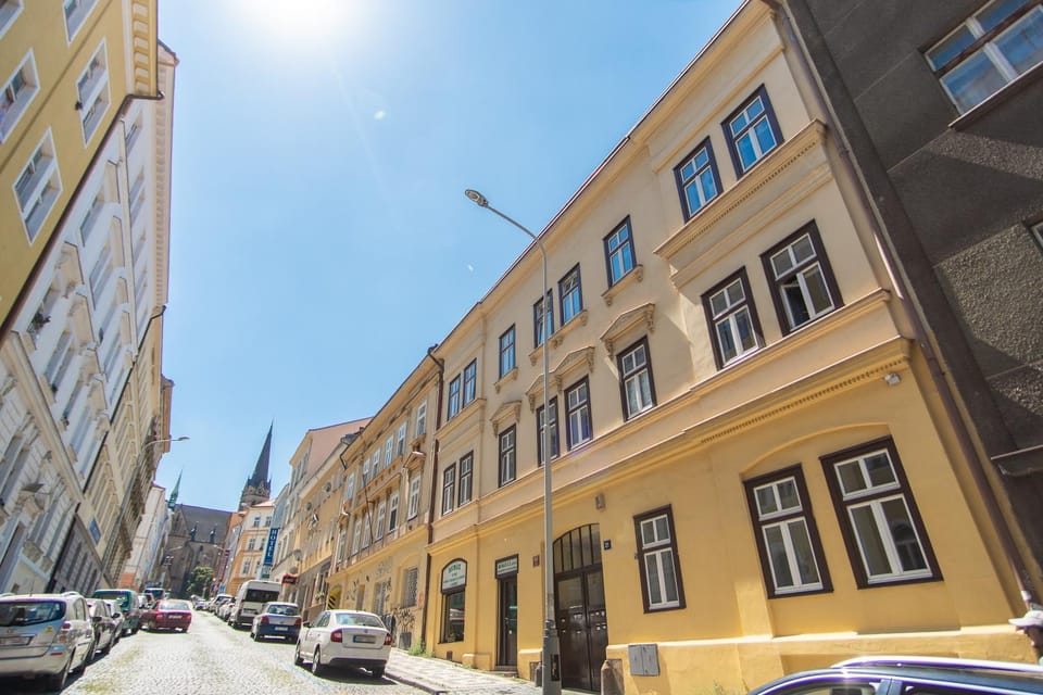 Nice room with double bed in zizkov - shared bathroom Vacation rental in Prague