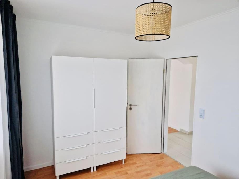 Photo of the whole room, Bedroom, wardrobe