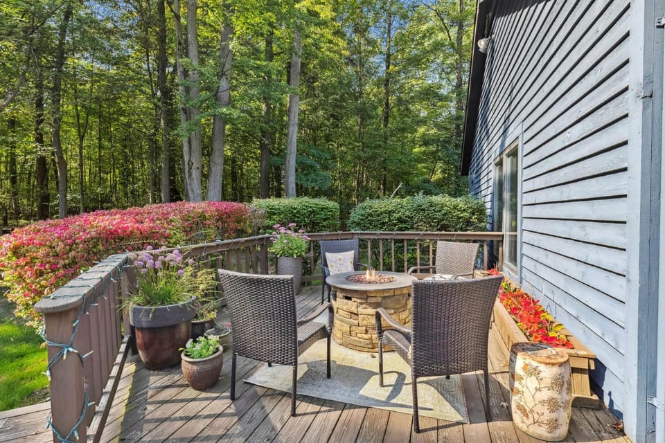 Great Group Getaway: Games Galore + Outdoor Oasis House in Lake Erie