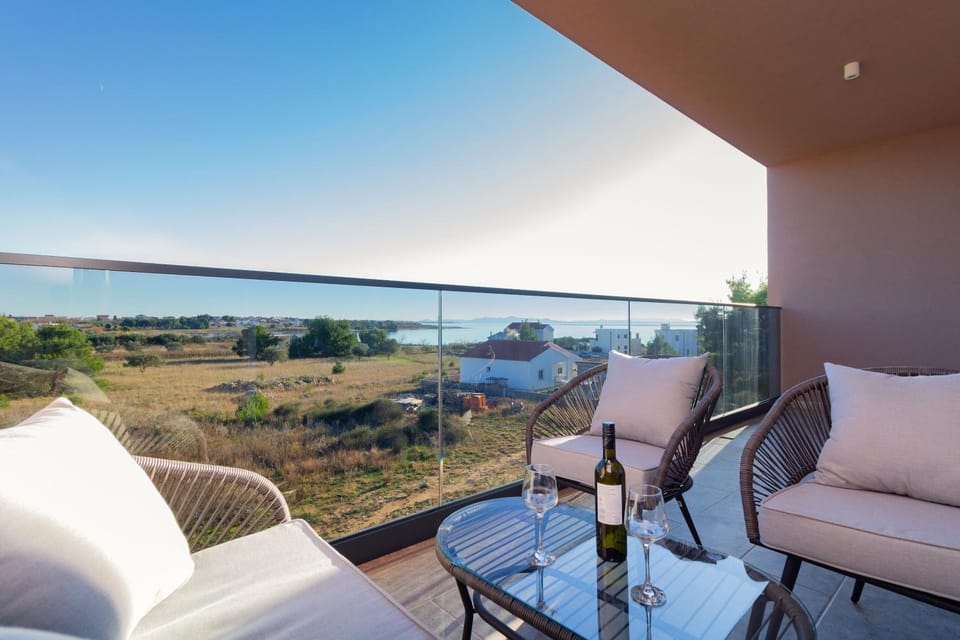Natural landscape, View (from property/room), Balcony/Terrace, Seating area, Sea view