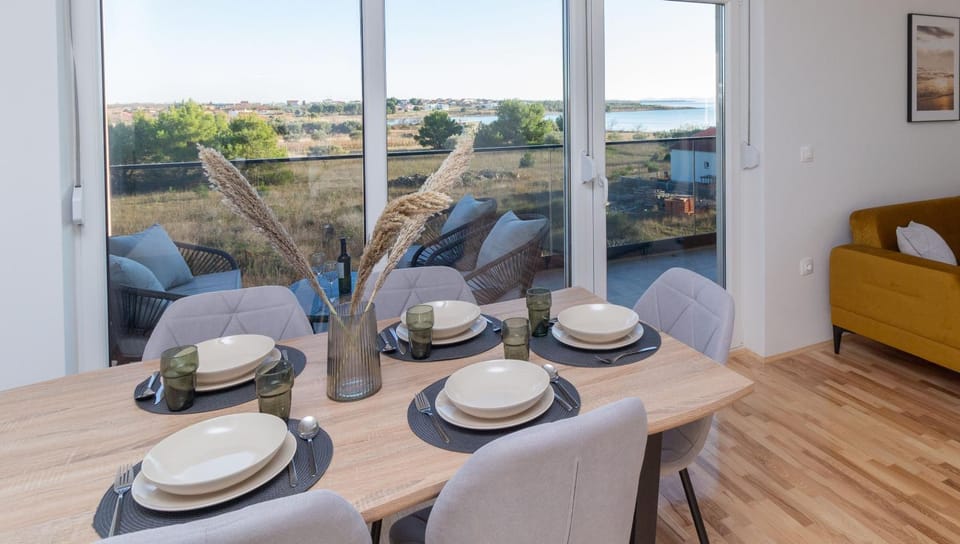 Natural landscape, Living room, Seating area, Dining area, Food, Sea view