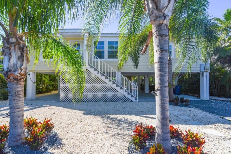 Loggerhead Lagoon - Modern Waterfront Home House in Sugarloaf Key