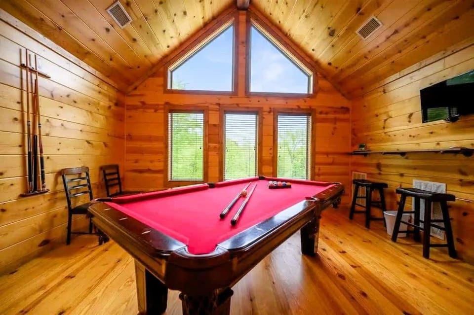 Cul-de-sac Cabin - Pool Table-Hot tub-Pet Friendly Cabin in Oklahoma