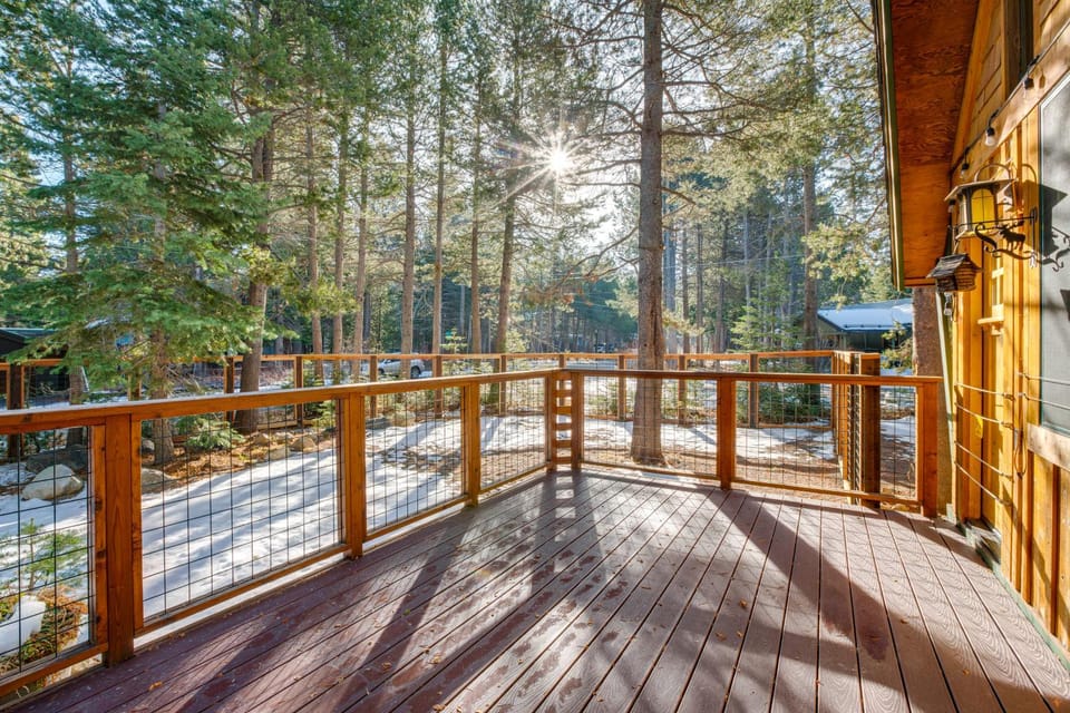 < 1 Mi to Beach: Peaceful Studio w/ Deck in Tahoma Apartment in Lake Tahoe