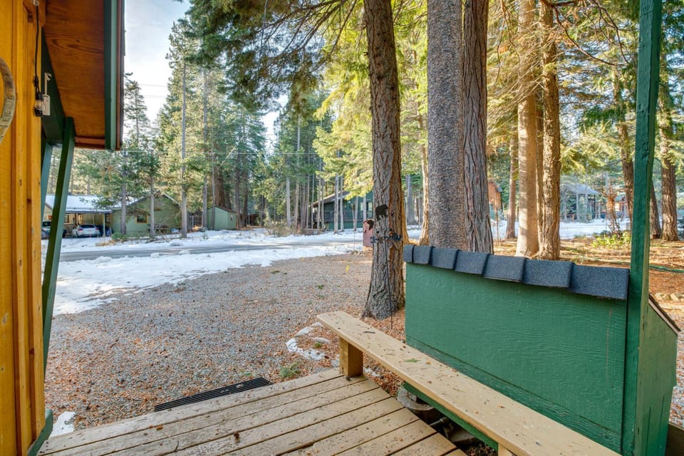 < 1 Mi to Beach: Peaceful Studio w/ Deck in Tahoma Apartment in Lake Tahoe