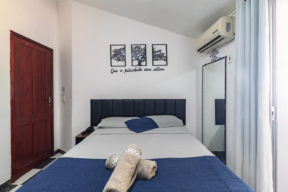 Bed, Photo of the whole room, Decorative detail, Bedroom, internet, towels, air conditioner