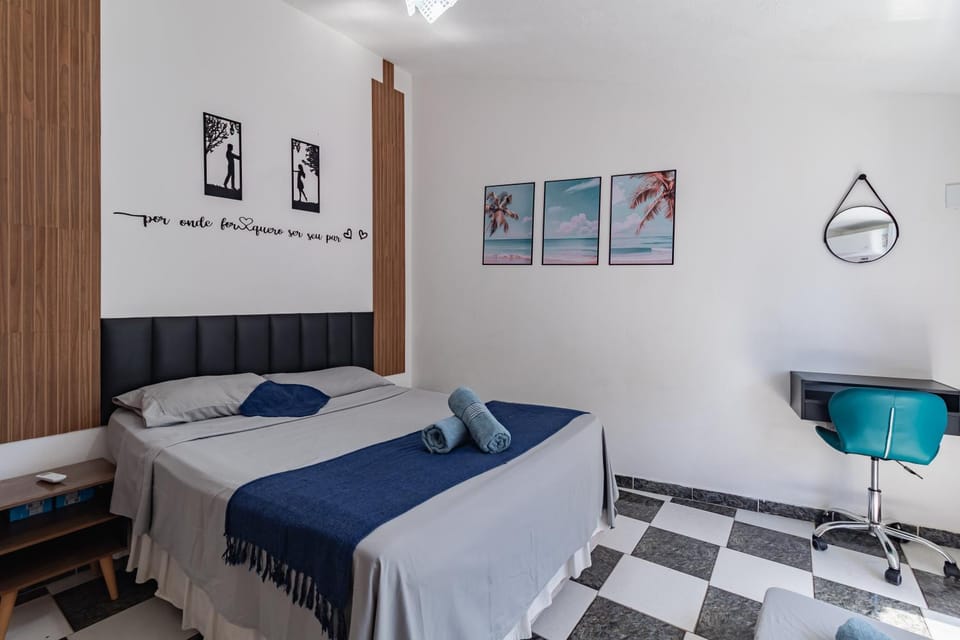 Bed, Photo of the whole room, Decorative detail, Bedroom, internet