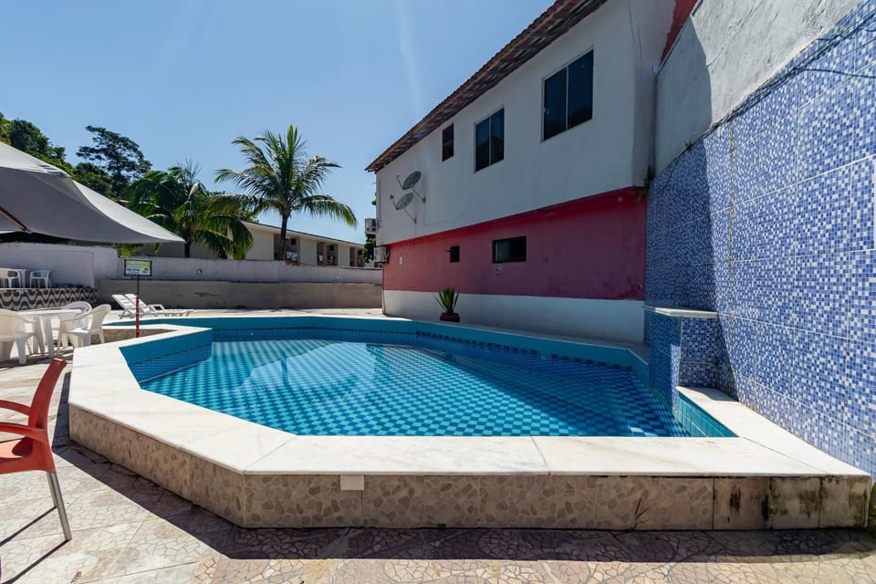 Swimming pool, sunbed