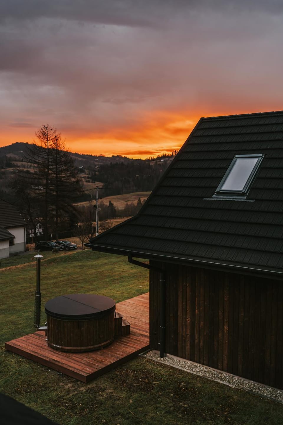 Property building, Natural landscape, Hot Tub, Mountain view, Sunrise, Sunset