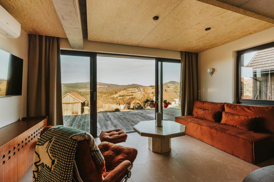 View (from property/room), Living room, Landmark view, Mountain view
