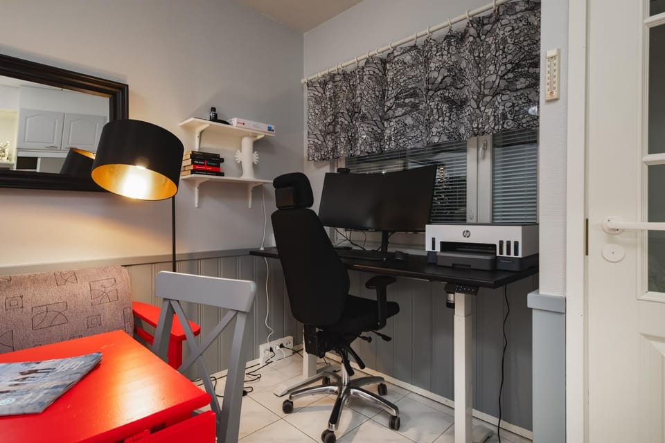 TV and multimedia, Decorative detail, hair dresser