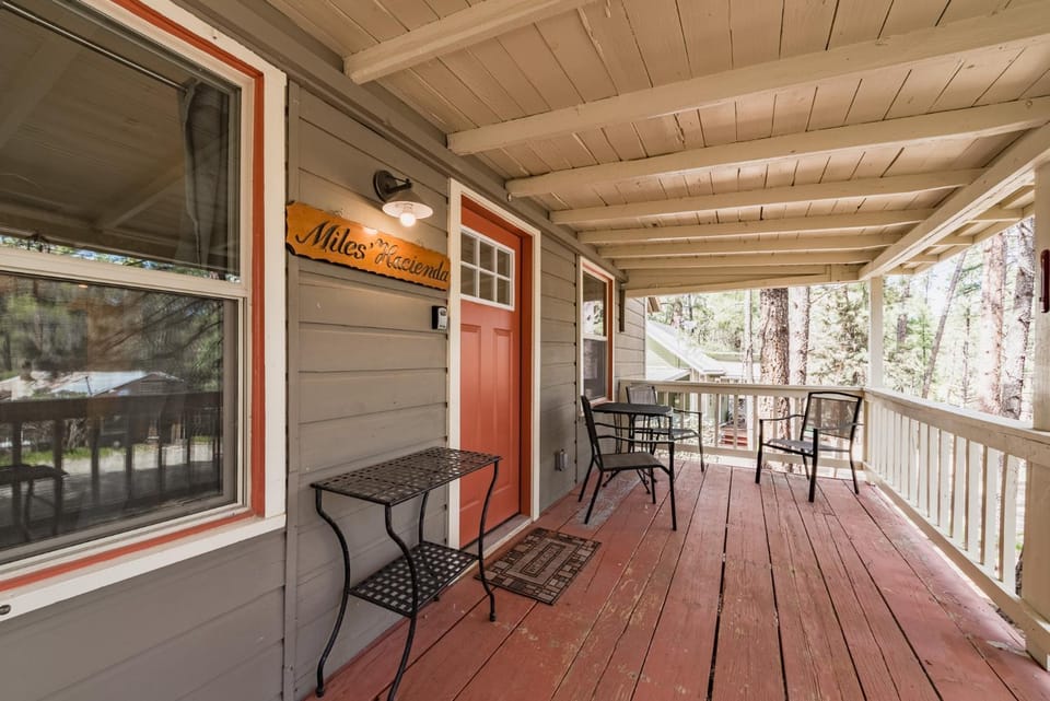 Miles Hacienda: Beautifully Remodeled, Centrally Located Ruidoso Cottage House in Ruidoso
