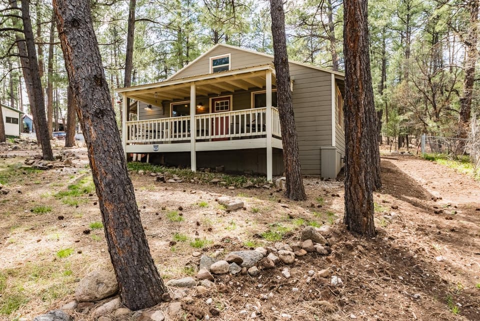 Miles Hacienda: Beautifully Remodeled, Centrally Located Ruidoso Cottage House in Ruidoso