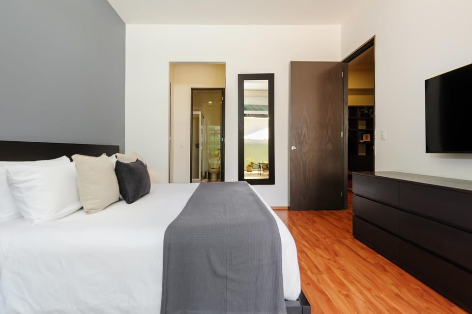 Bed, TV and multimedia, Bedroom, wardrobe