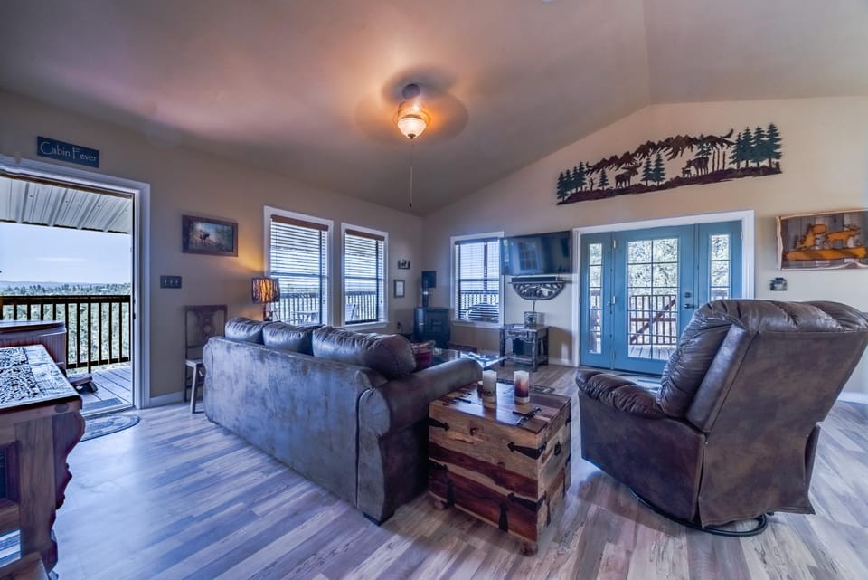 Rain Dance Retreat: Updated 2 Bedroom, 2 Bath Cabin with a Private Hot Tub and Views For Days! Cabin in Ruidoso