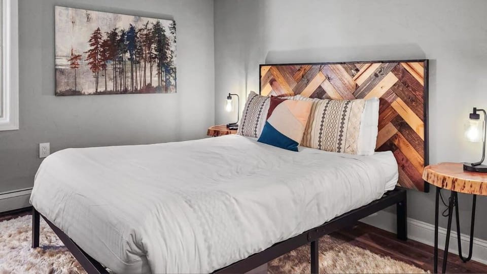 Stylish 2BD 5 Min to Ski Lift and Downtown House in Breckenridge