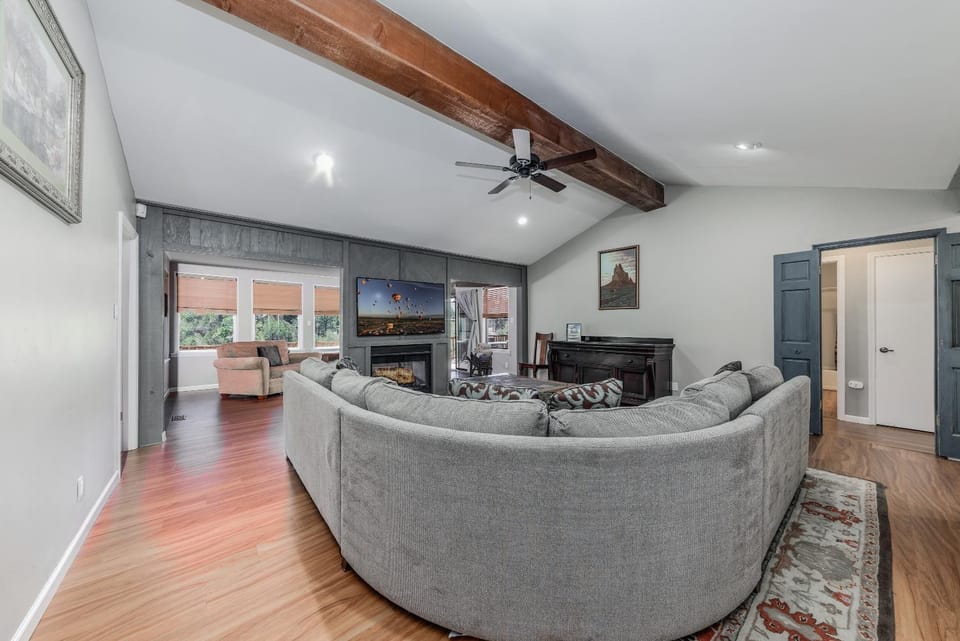 Salted Rim: 4 Bedrooms with a Hot Tub and Game Room House in Ruidoso