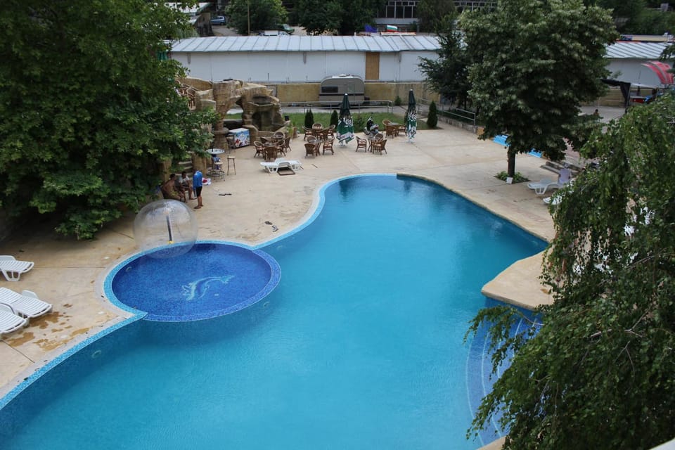 Swimming pool, Swimming pool