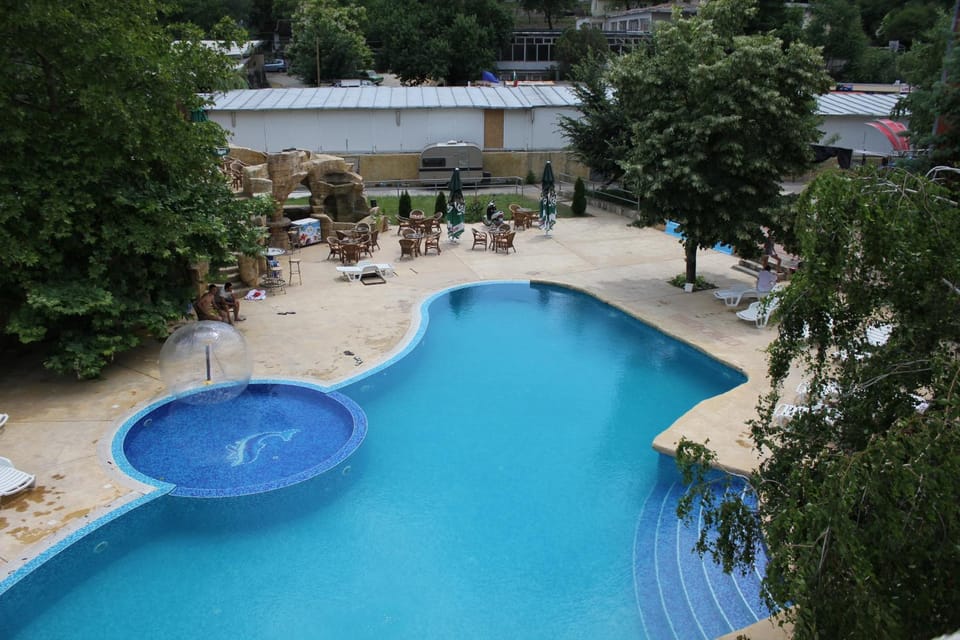 Swimming pool, Swimming pool