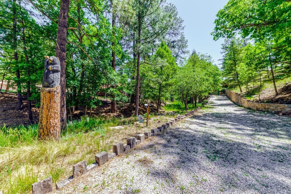 Sequioa Cottage: Feel the Love, Inside and Out! House in Ruidoso