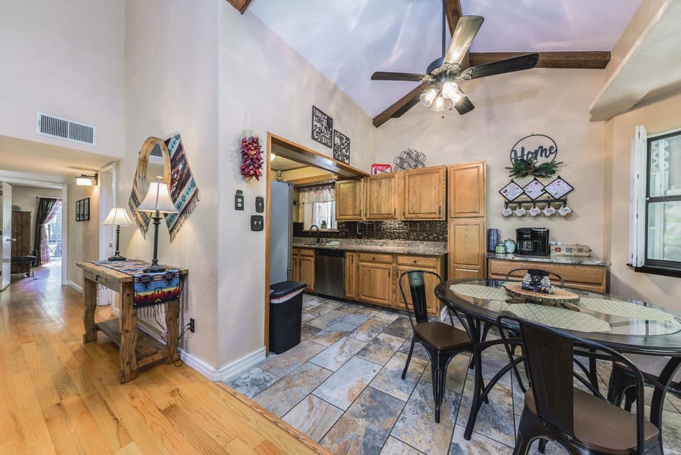 Sequioa Cottage: Feel the Love, Inside and Out! House in Ruidoso