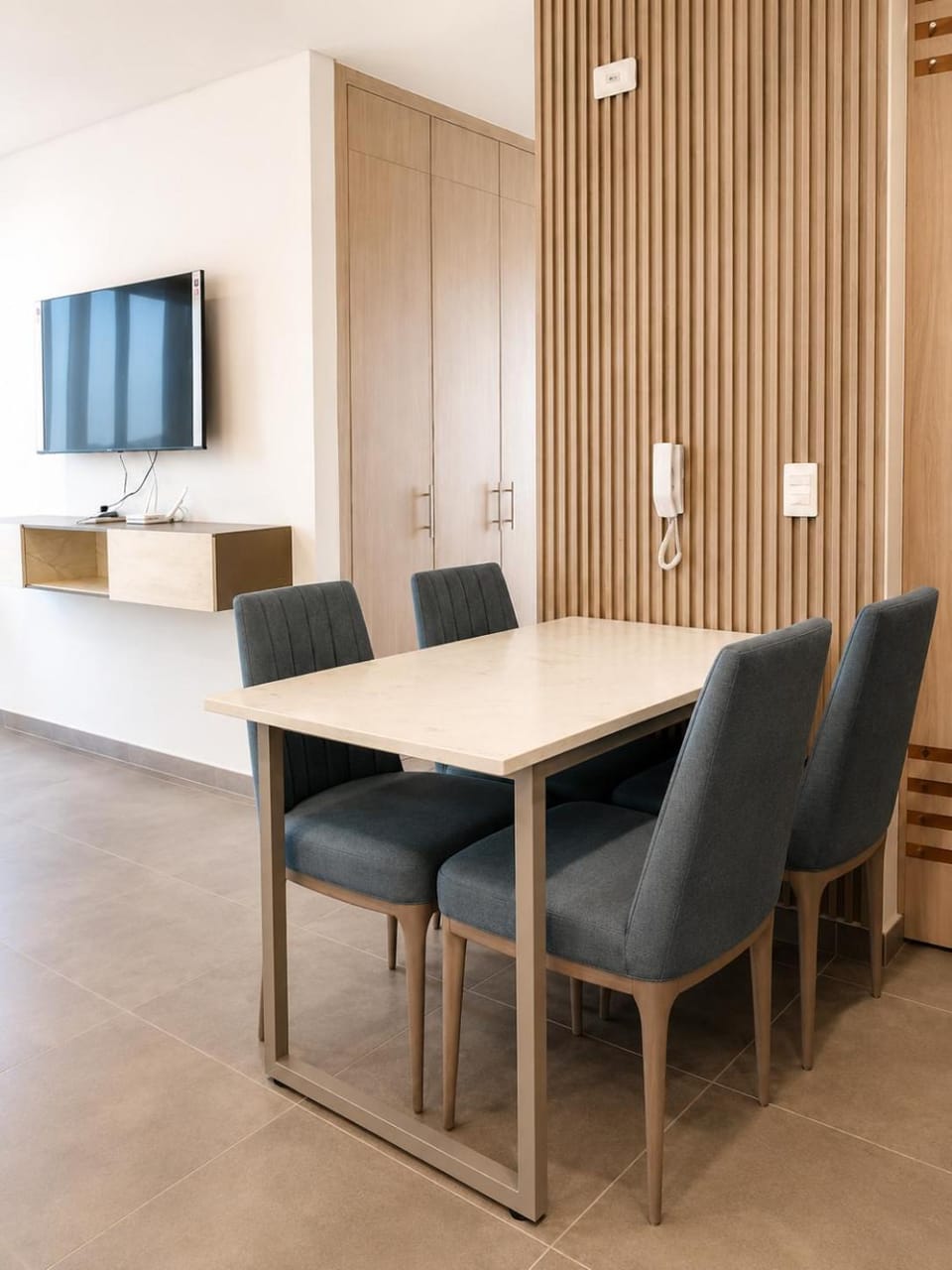 Seating area, Dining area