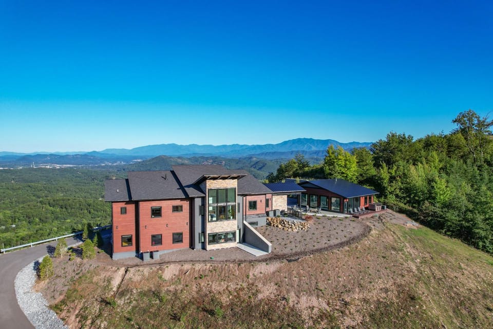 Higher Power, 6bdrm 6bath, Specials, Free Tickets, Indoor Pool, Amazing View, Hot Tub, Gameroom Villa in Sevier County