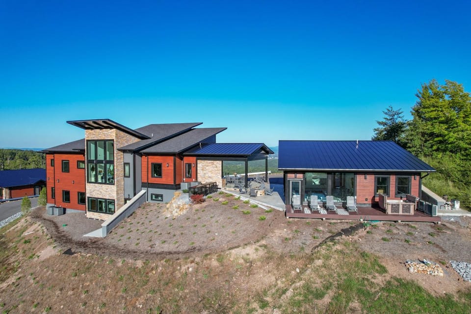 Higher Power, 6bdrm 6bath, Specials, Free Tickets, Indoor Pool, Amazing View, Hot Tub, Gameroom Villa in Sevier County