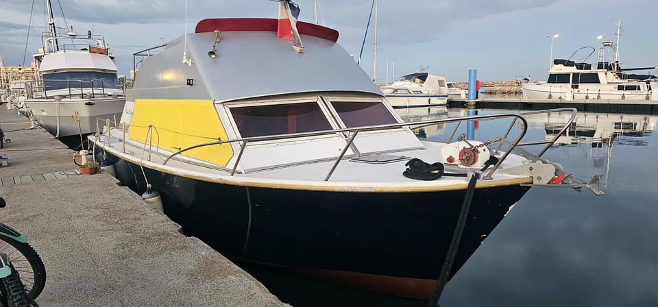 Appartement sur l'eau tout confort Docked boat in Le Barcarès